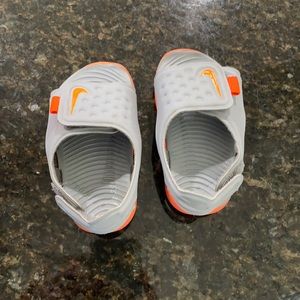 Toddler boys Nike sandals 4c